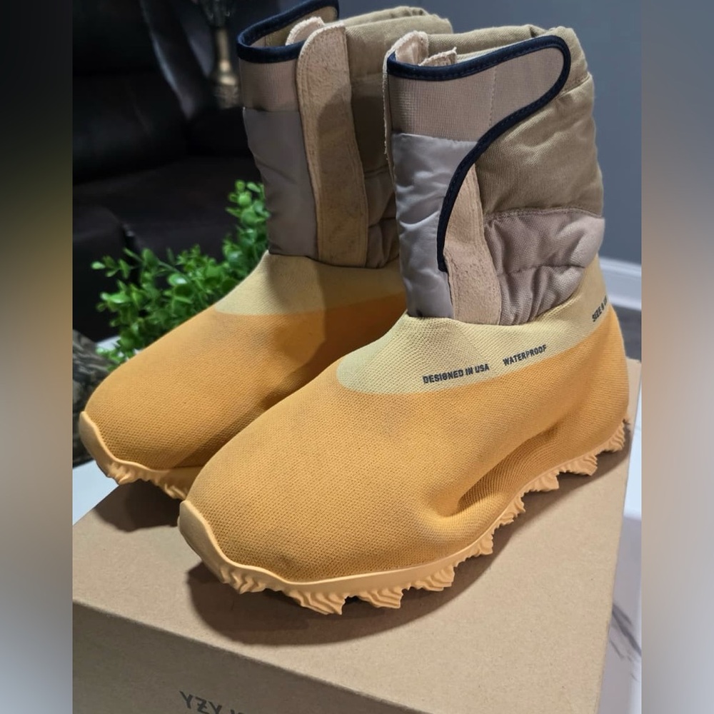 adidas Yeezy Knit Runner Boots Sulfur Men ,Size 9 - Picture 1 of 7